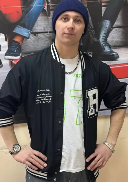 Я Константин, 25, из Борисова, ищу знакомства на одну ночь