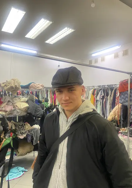 Я Денис, 20 років з Києва, шукаю знайомство для постійних стосунків