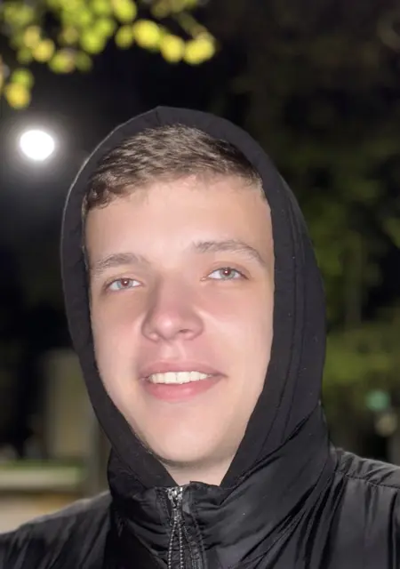 Timofei из Брюсселя, ищу на сайте открытые отношения