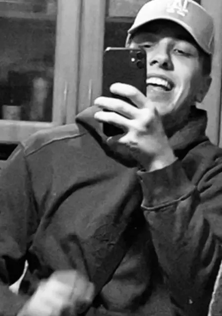 Я Аид, 21, из Харькова, ищу знакомство для дружбы