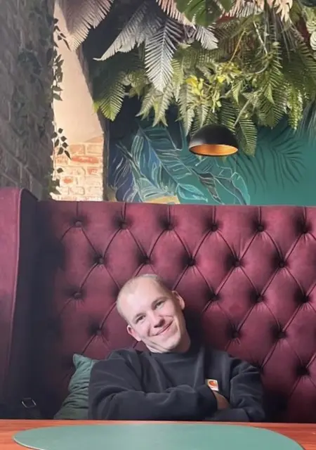 Artem из Амстердама, ищу на сайте общение