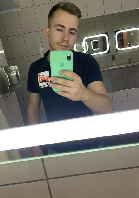 Я Саша, 23, знакомлюсь без обязательств в Черновцах