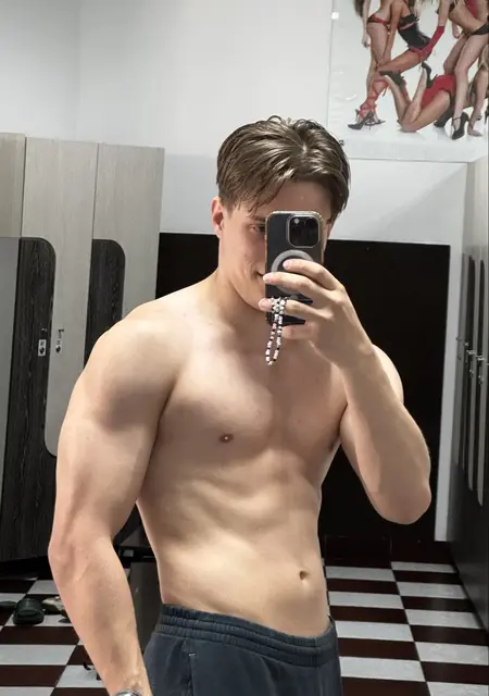 Я Алексей, 22, из Тегерана, ищу знакомство для дружбы