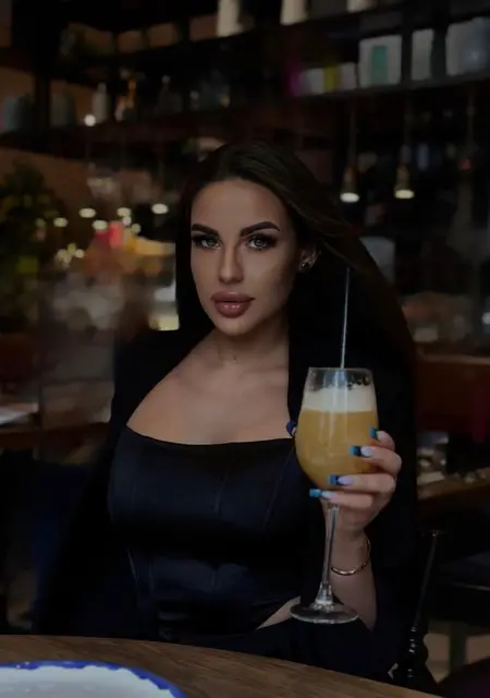 Я Кристина, 23, из Парижа, ищу знакомства на одну ночь