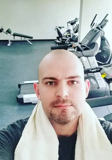 Я Андрей, 32, из Гомеля, ищу знакомства на одну ночь