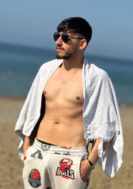 Я Apo, 25, знакомлюсь на одну ночь в Измире