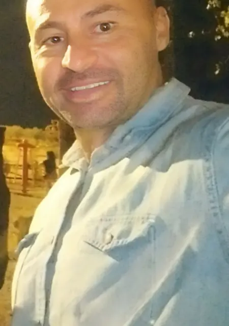 Soy David, 45 años, conociéndome para relación sin ataduras en Coslada
