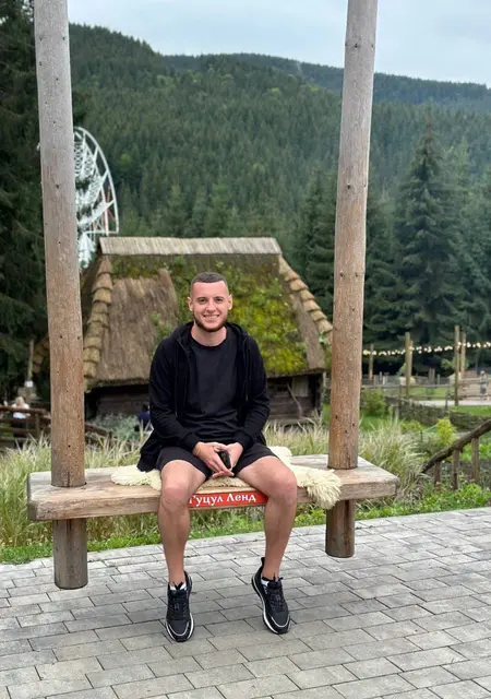 Я Назар, 29, из Ровно, ищу знакомства на одну ночь