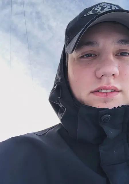 Иван из Волновахи, мне 26, познакомлюсь на одну ночь