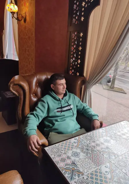 Я Саня, 38, знакомлюсь без обязательств в Мирнограде