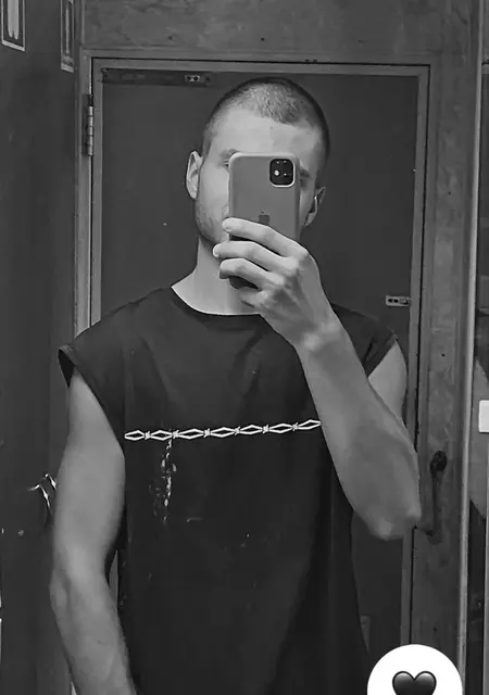 Александр из Измаила, мне 26, познакомлюсь для общения