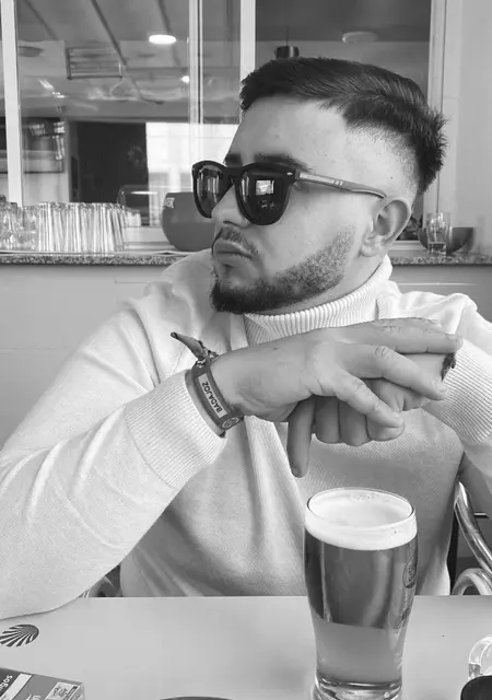 Soy Havana Tatto, 25 años de Vigo, busco conocer gente para chatear