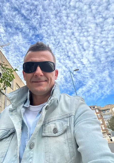 Soy Roby, 39 años de Salamanca, busco conocer gente para relación sin ataduras