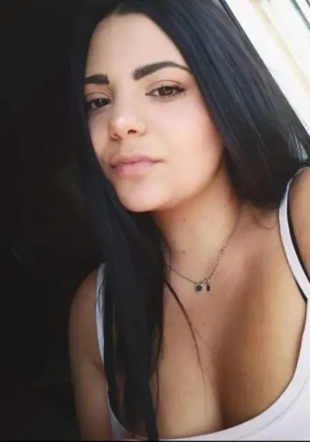 Александра из Афин, ищу на сайте знакомства без обязательств