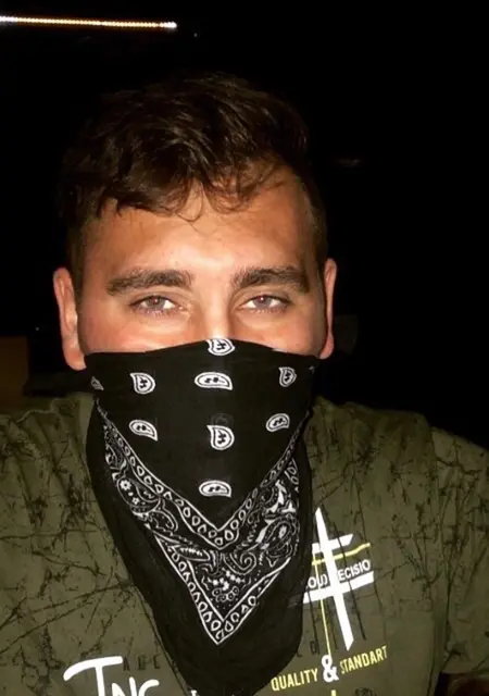 Артём з Бердянська, шукаю на сайті знайомства на одну ніч