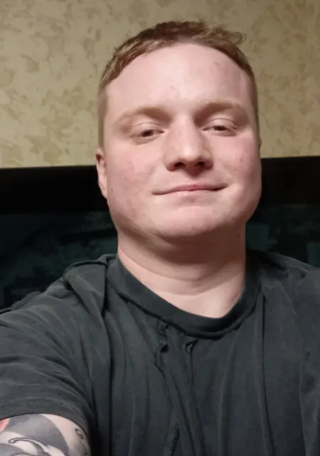 Даниил из Солигорска, ищу на сайте знакомства на одну ночь