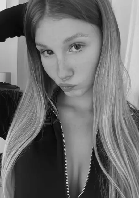 Laurka из Кракова, мне 18, познакомлюсь для открытые отношения