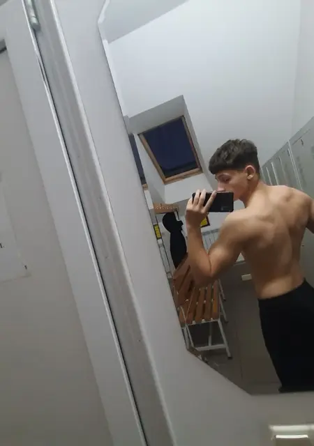 Я Вадим, 21 років, знайомлюсь на одну ніч у Тернополі