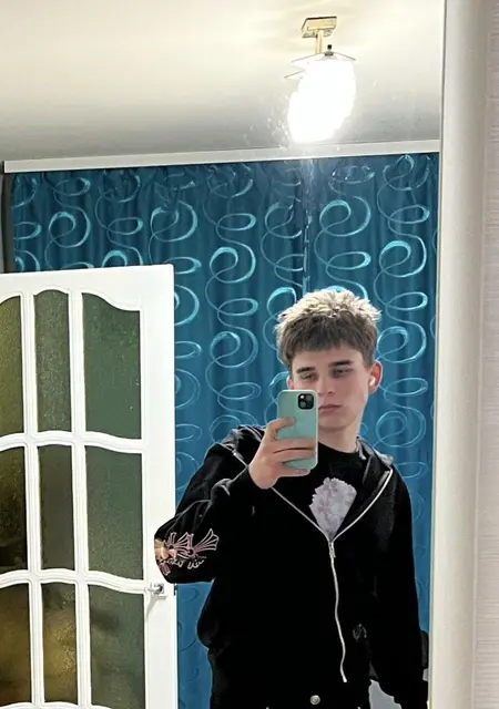 Я Ярик, 18, из Бреста, ищу знакомства на одну ночь