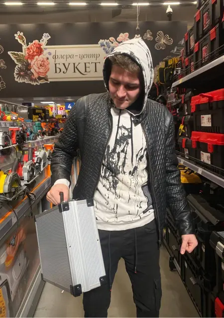 Микола из Львова, мне 21, познакомлюсь без обязательств