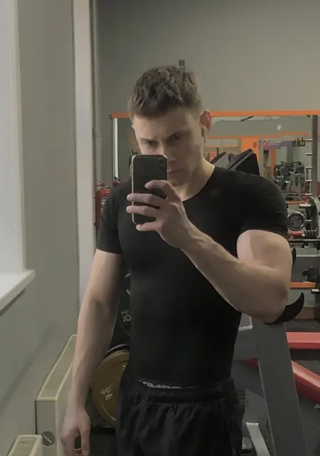 Я Павел, 21, из Парижа, ищу знакомства без обязательств