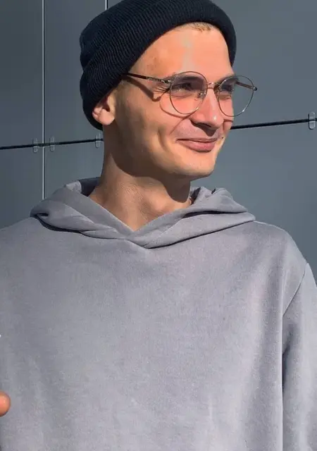 Артём из Жлобина, ищу на сайте знакомства без обязательств