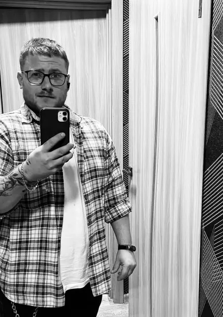 Я Иван, 26 років з Коростеня, шукаю знайомства на одну ніч