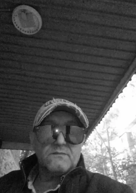 Я Алекс, 40, из Амстердама, ищу знакомства без обязательств