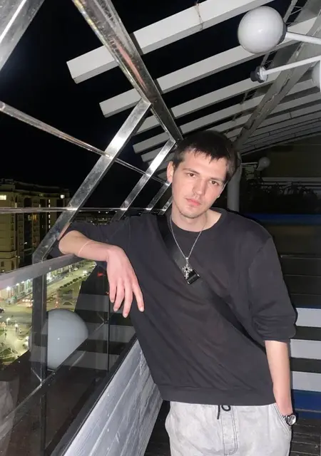 Я Денис, 19, из Винницы, ищу знакомства на одну ночь