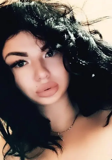 Александра из Луганска, ищу на сайте приятное времяпровождение