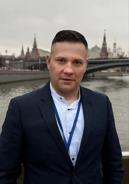 Я Илья, 40, знакомлюсь на одну ночь в Париже