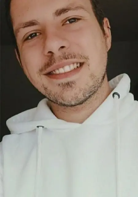 Maxime из Парижа, мне 24, познакомлюсь