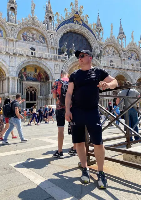 Руслан из Кракова, ищу на сайте дружбу