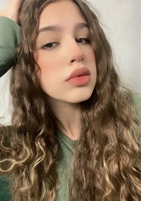 Диана из Одессы, мне 20, познакомлюсь для вирта