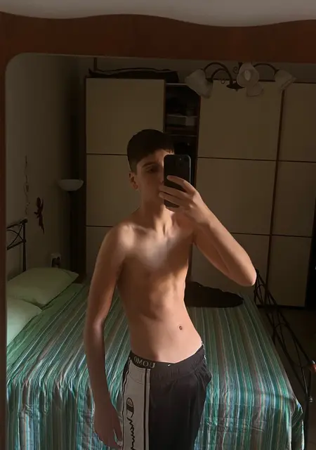 Я Alex, 18, знакомлюсь для вирта в Мола-ди-Бари