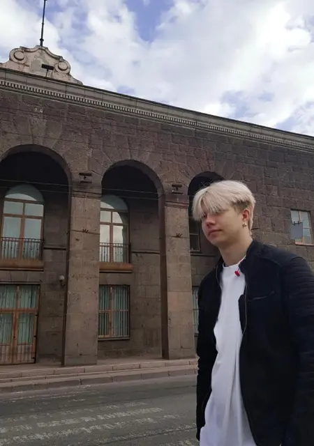 Илья из Запорожья, мне 21, познакомлюсь для вирта