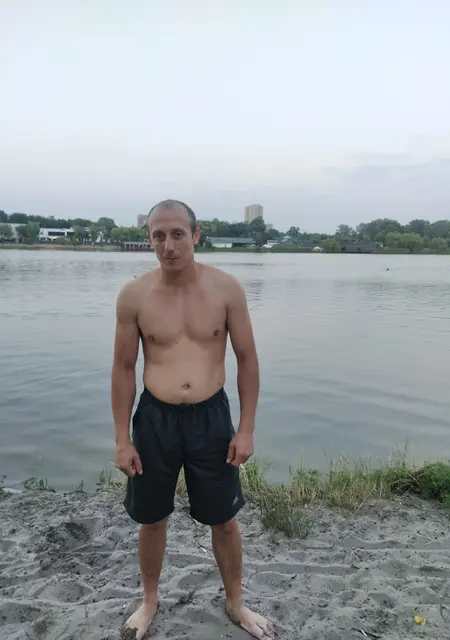 Сергей из Хмельницкого, мне 36, познакомлюсь без обязательств