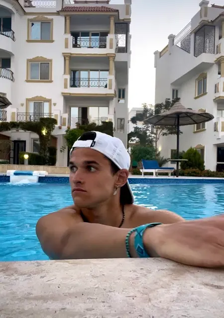 Vadym из Кена, мне 21, познакомлюсь для приятного времяпровождения