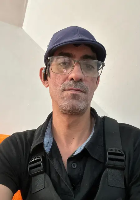 Soy Juan, 45 años, conociéndome para conversación virtual en Benalmádena