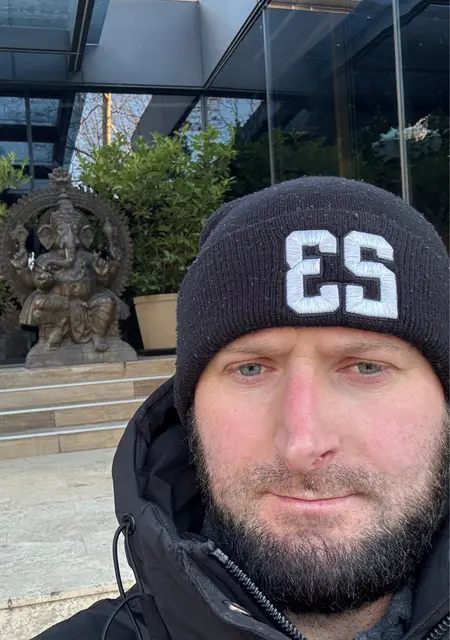 Я Андрей, 40 років з Києва, шукаю знайомство для постійних стосунків