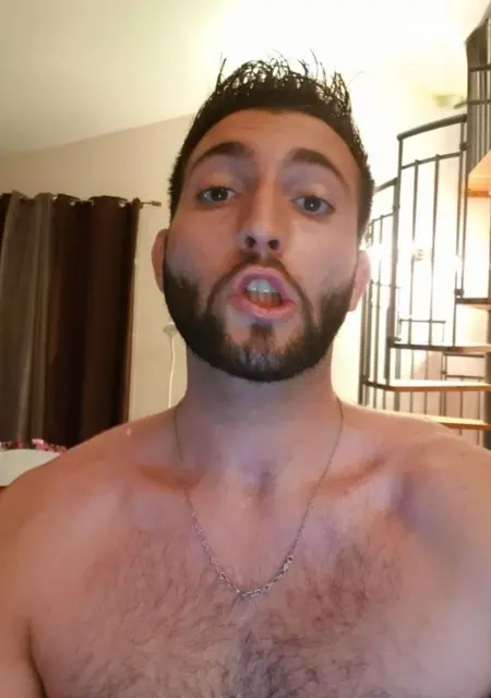 Benjamin из Парижа, мне 25, познакомлюсь