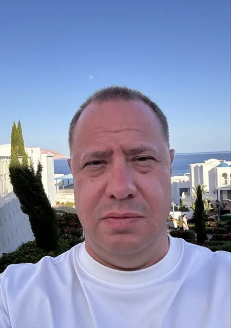 Dmitrij из Парижа, ищу на сайте знакомства на одну ночь