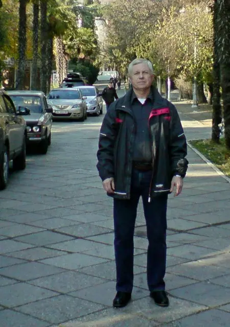 Я Саша, 66, из Киева, ищу знакомство для общения