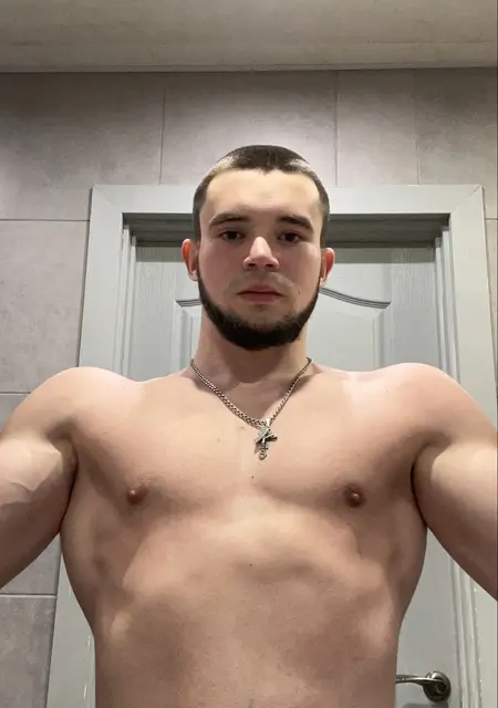 Я Михаил, 20, из Николаева, ищу знакомства без обязательств