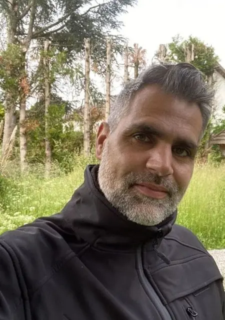 Ethan из Парижа