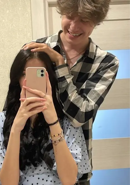 Я Арина, 21, из Харькова, ищу знакомство для общения