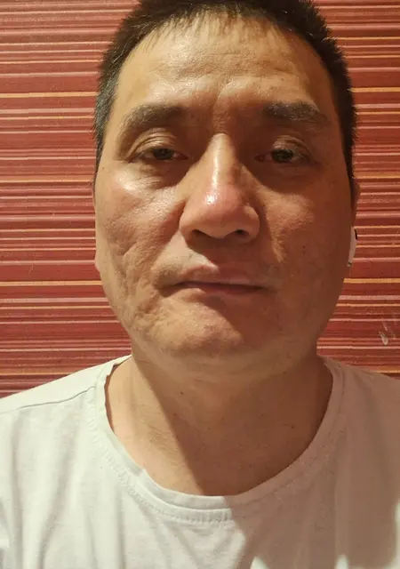 Maks из Франкфурта-на-майне, мне 41, познакомлюсь на одну ночь