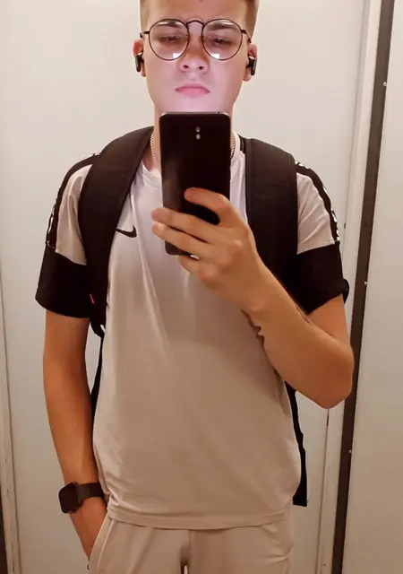 Я Дмитро, 19, из Винницы, ищу знакомство для открытые отношения