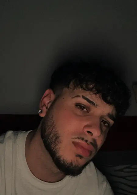 Я Marius, 21, знакомлюсь на одну ночь в Бухаресте