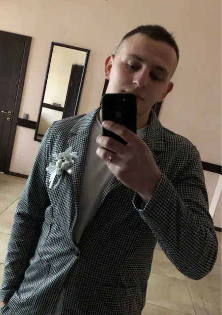 Саша из Павлограда, мне 22, познакомлюсь на одну ночь